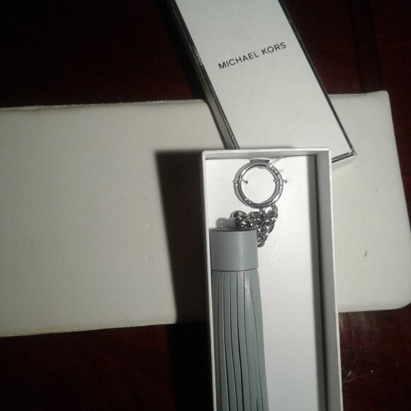 NEW!  Michael Kors Soft Light Blue Leather Fringe Keychain - Picture 4 of 9
